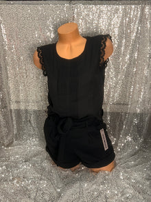  Black Sleeveless Blouse